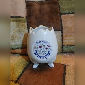  Salt water dish used for the Passover Seder. 